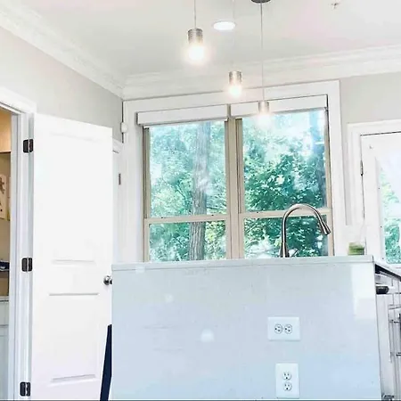 Gorgeous Modern 4-Level 4Bdr Home In Central Location Parking Included Free Cancellation Washington Exterior photo