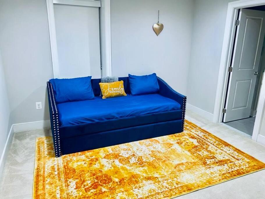 Gorgeous Modern 4-level 4bdr In Location Parking Included Free Cancellation * Washington