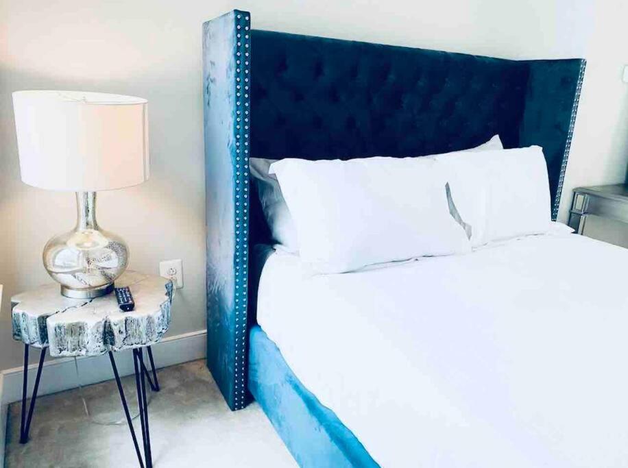 Holiday home Gorgeous Modern 4-level 4bdr In Location Parking Included Free Cancellation Washington