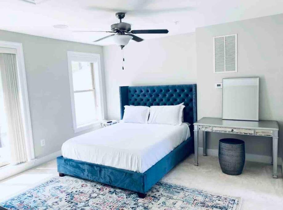 Gorgeous Modern 4-level 4bdr In Location Parking Included Free Cancellation Holiday home *